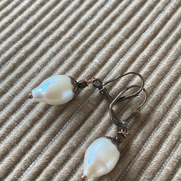 NWT Freshwater Pearl Drop Earrings with Copper Leverback Hooks - Picture 2 of 3